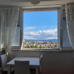 studio-apartment-kiki-with-a-sea-view-free-wifi-for-2-persons.hotelinzadar.com/